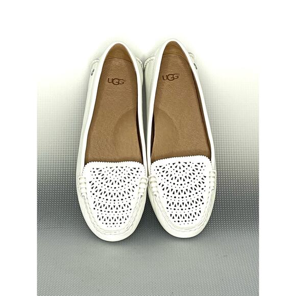 UGG Clair White Perforated Leather Mocassin Loafers Flat Slip on Size 8 - Picture 2 of 8